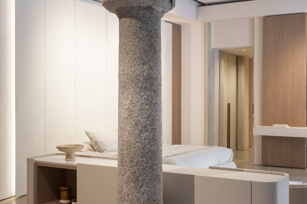 Showroom Carducci - Ph©JessicaSoffiati colonna pietra