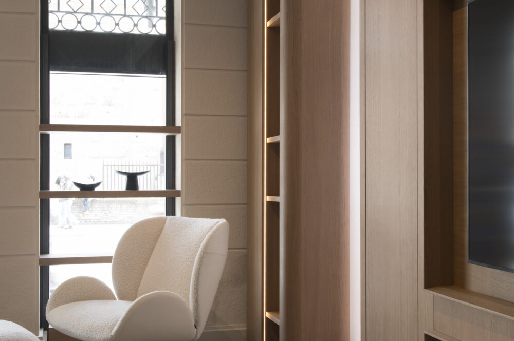 Showroom Carducci - Ph©JessicaSoffiati poltrona e angolo luce